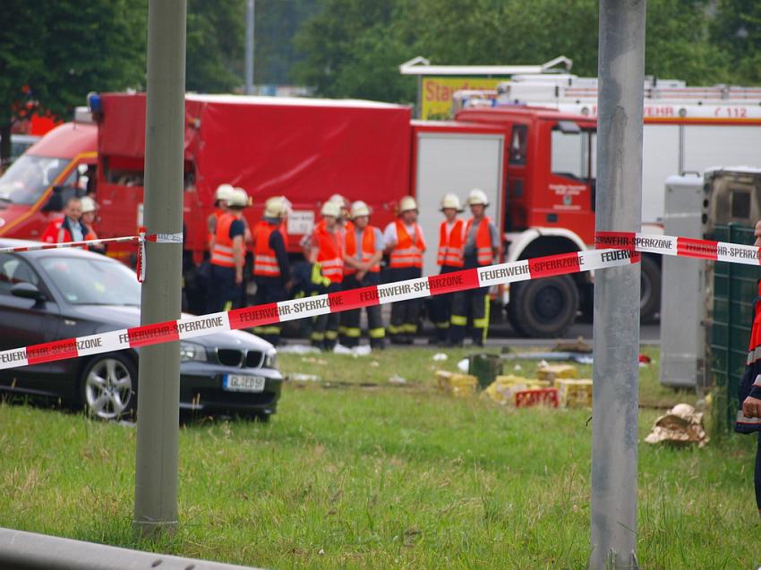 Schwerer Unfall mit Reisebus Lohmar Donrather Dreieck P270.JPG